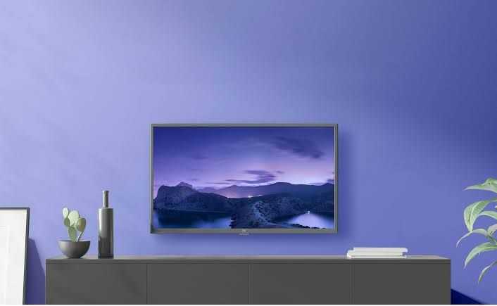 Xiaomi ने Mi Mural TV को 65-इंच की सुपर-पतली वॉलपेपर स्टाइल डिज़ाइन के साथ उतारा है।